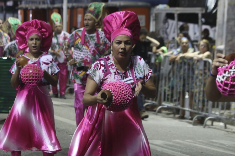 Escolas De Samba Encerram Carnaval Em Avenida De Fortaleza