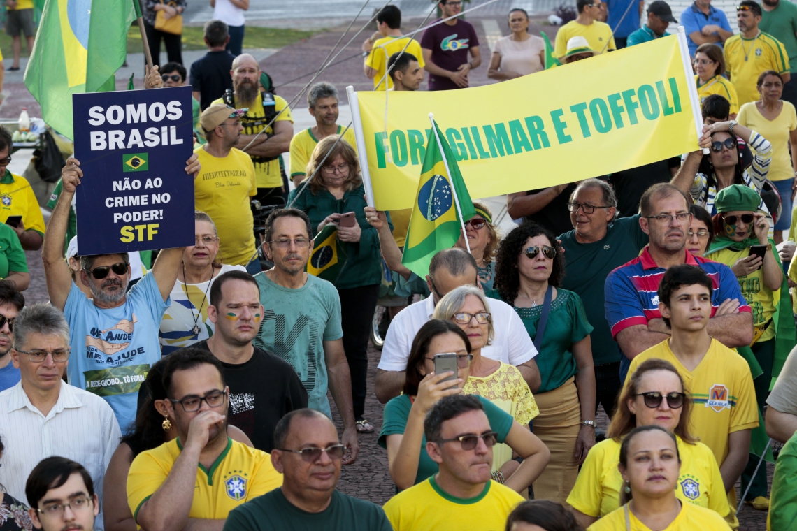 Movimentos Conservadores De Fortaleza Realizam Ato Pedindo Impeachment