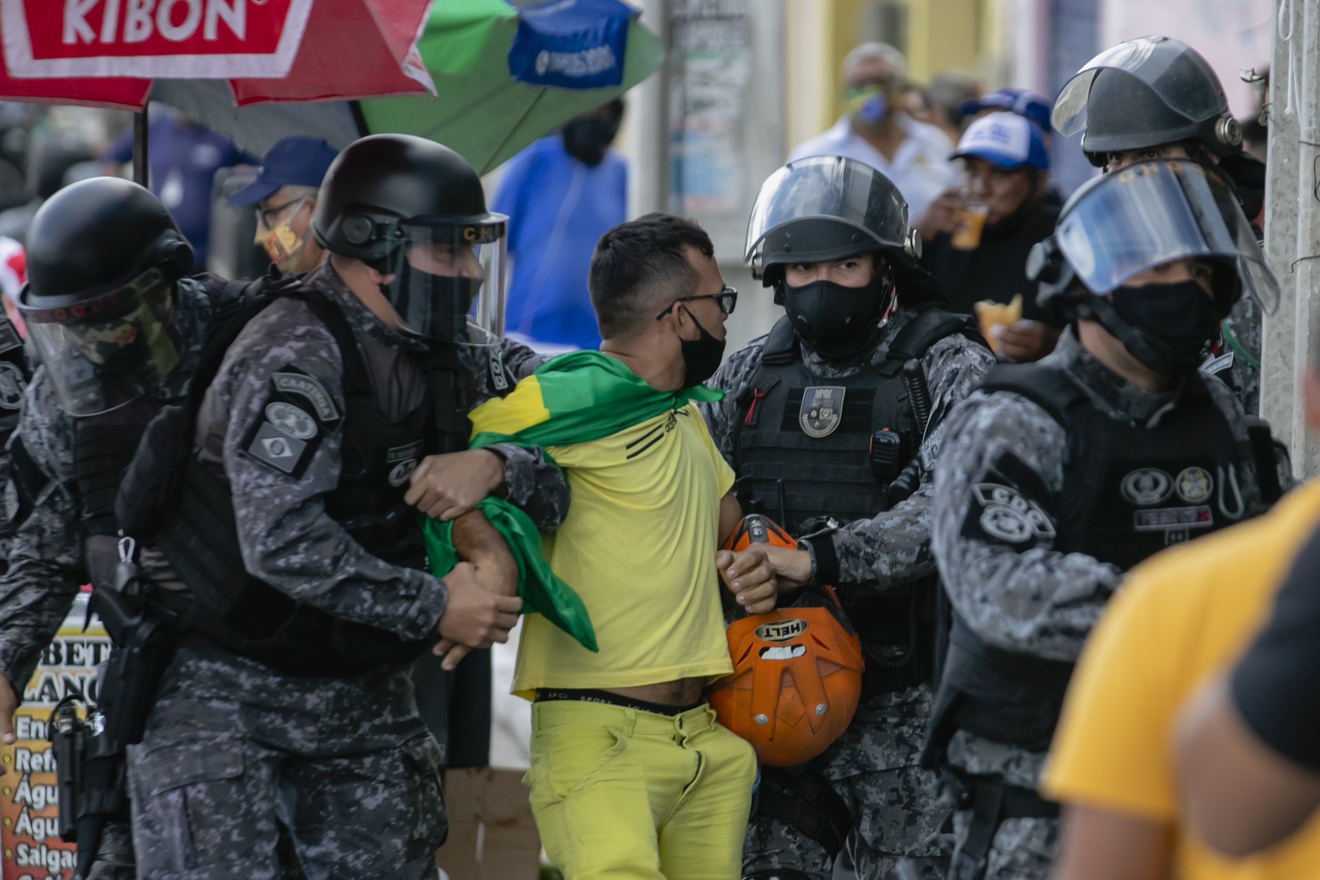 Fortaleza tem 2º dia consecutivo de protestos contra Camilo e lockdown