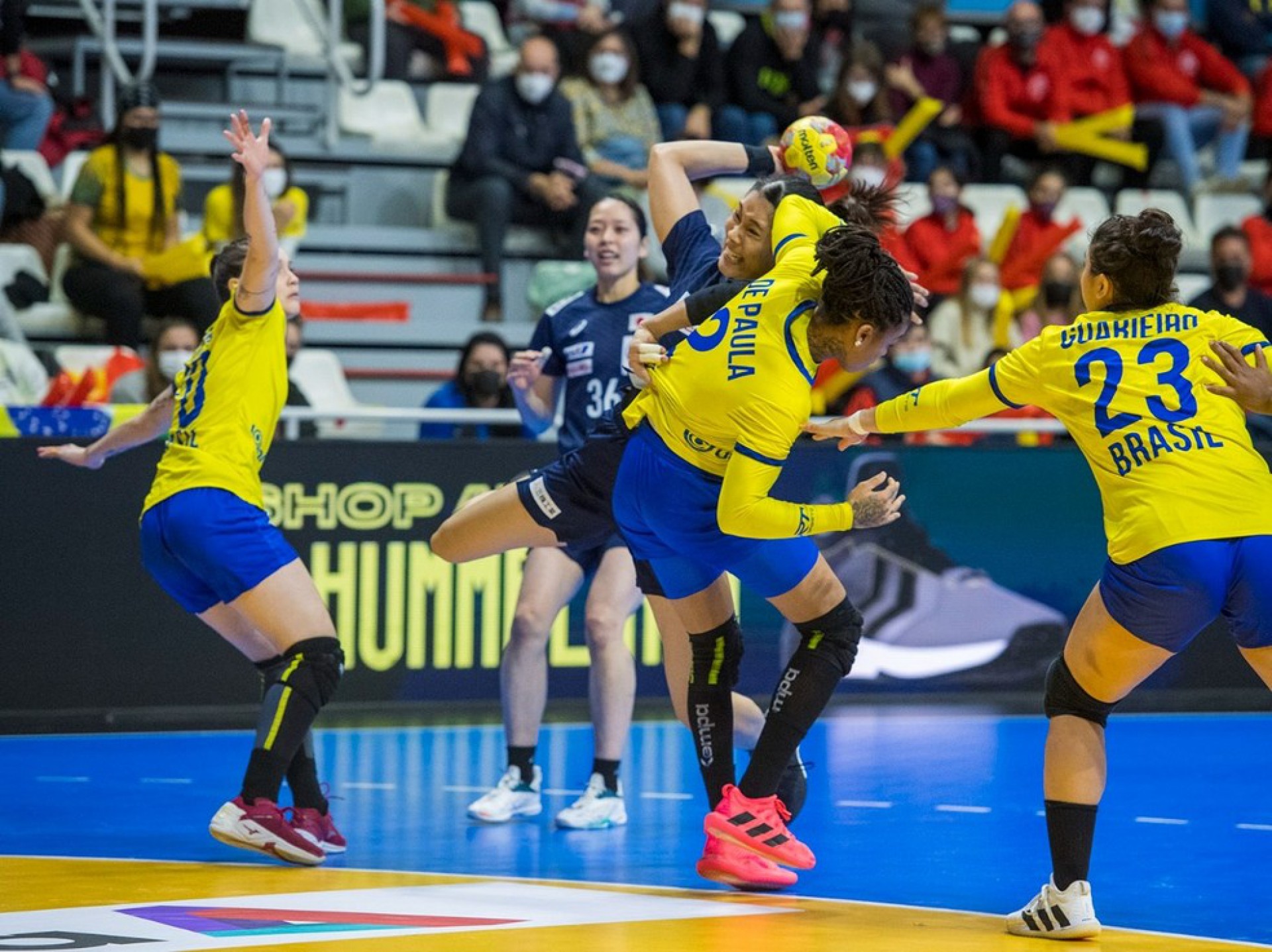 Brasil vira sobre Japão e segue 100 no Mundial de Handebol Feminino