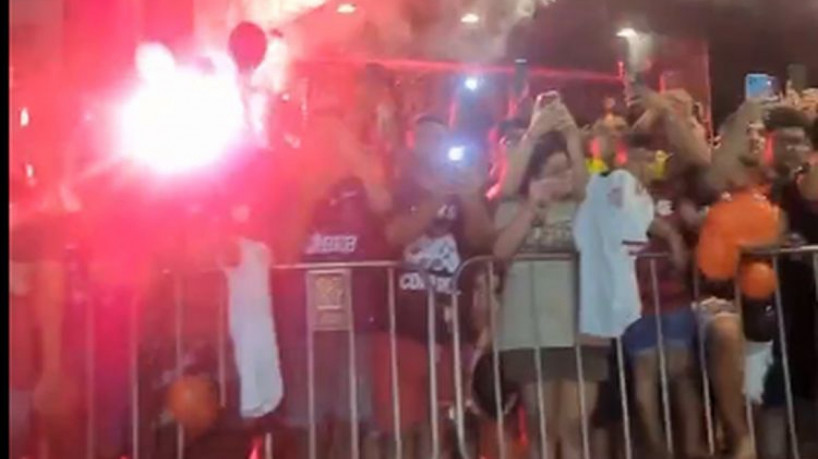 Flamengo Recebido Festa Da Torcida Antes De Jogo Contra O Fortaleza