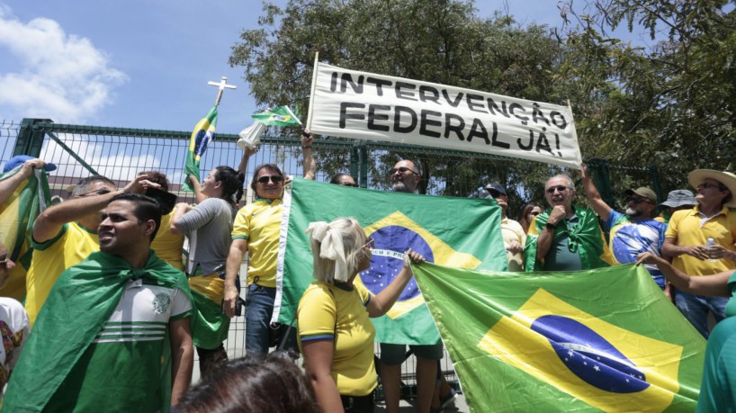 Em Ato Golpista Apoiadores De Bolsonaro Em Fortaleza Pedem