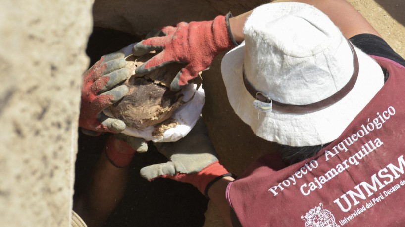 Múmia de adolescente de cerca de 800 anos é descoberta no Peru