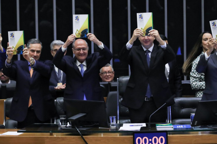 Representantes dos três poderes defendem harmonia institucional