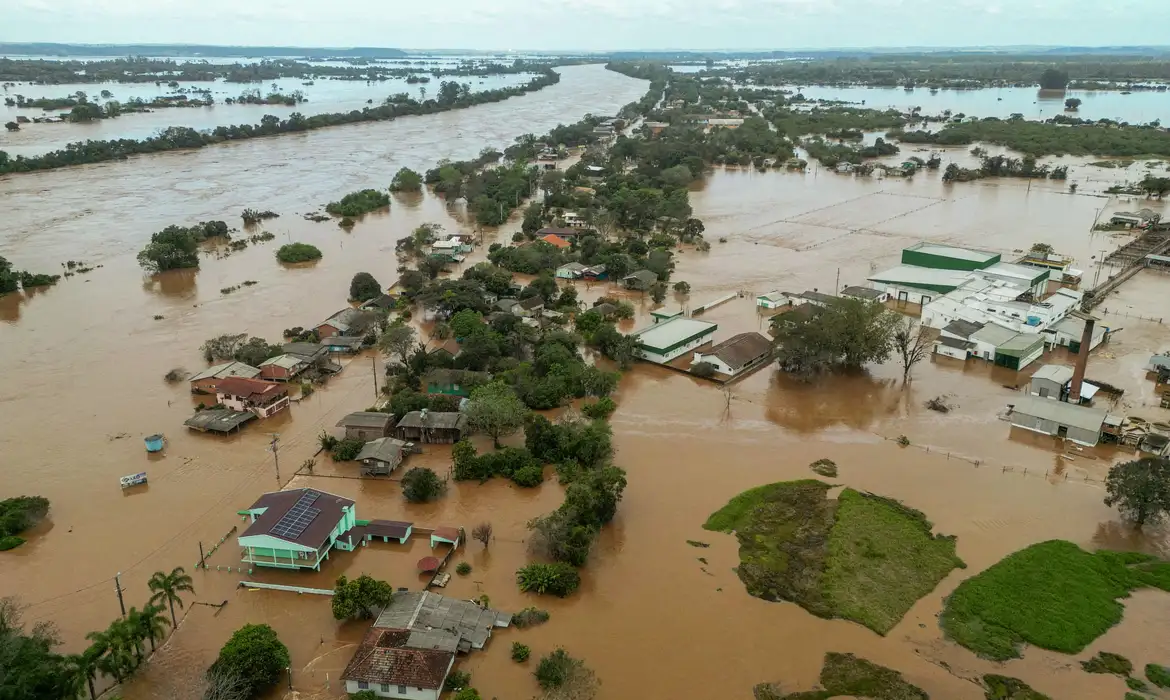 Sobe para 13 o número de mortos em consequência das chuvas no RS