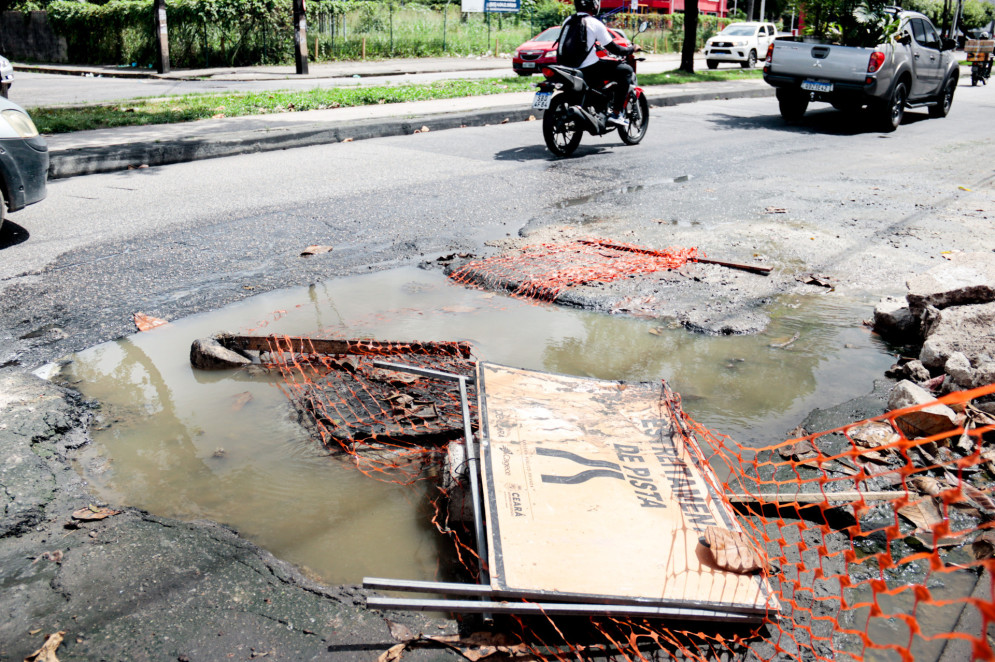 Buracos Nas Ruas Causam Transtornos No Tr Nsito E Falta De Reparos