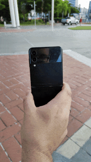 Samsung Galaxy Z Flip 3 tem corpo em vidro e alumínio
