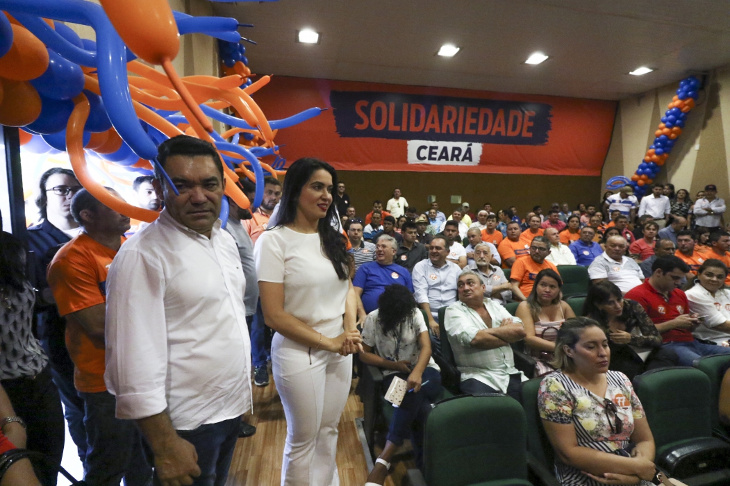 Fortaleza, CE, Brasil, 05-08-2018: Genecias Noronha, candidato a reeleição como deputado federal, e Aderlânia Noronha, candidata a Deputada Estadual, participam de convenção do Partido Solidariedade no auditório do Instituto Nacional de Colonização e Reforma Agrária (INCRA). (Foto: Mateus Dantas / O Povo)