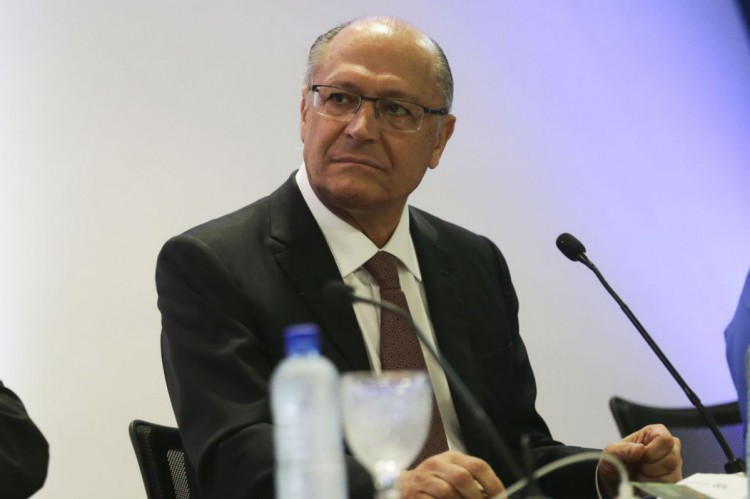 Alckmin analisa cenários de saída do PSDB: opções são concorrer ao governo de SP pelo PSD, ou ir ao PSB, que o quer como vice de Lula (PT) à Presidência