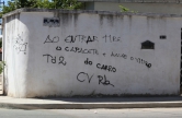 PICHAÇÃO: Ao entrar tire o capacete e baixe o vidro, da facção Comando Vermelho, no bairro Conjunto Ceará