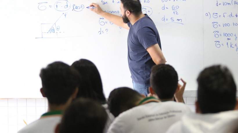 Anuário aponta que, ao todo, 68% dos professores da rede pública têm formação adequada na disciplina da qual dão aula