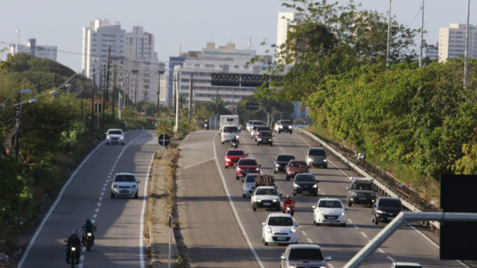 De acordo com a lei, o Seguro Obrigatório para Proteção de Vítimas de Acidentes de Trânsito (SPVAT) terá cobrança anual para proprietários de veículos (Foto: Fco Fontenele)