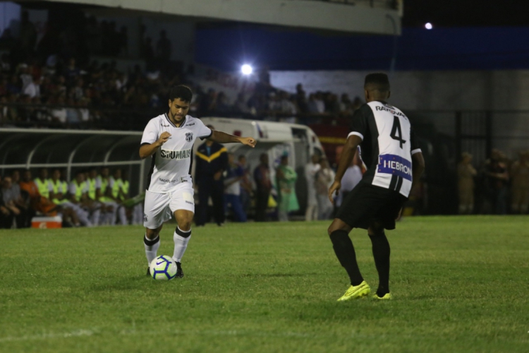 Ceará não fez bom jogo no estádio Lacerdão, mas conseguiu a classificação.