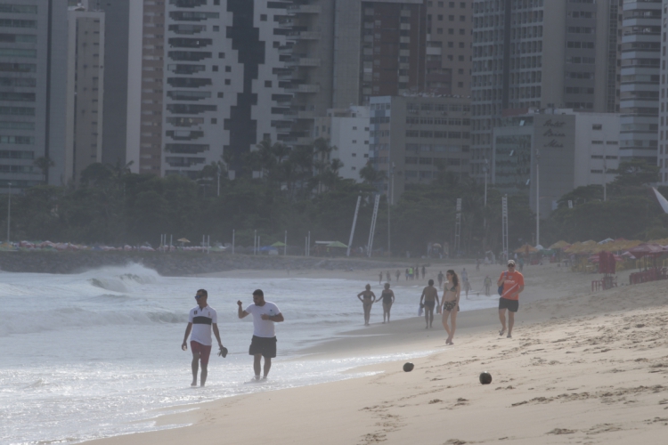 Cearenses poderão curtir três feriados no intervalo de 31 dias nas praias de Fortaleza