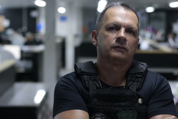 O secretário Mauro Albuquerque concedeu entrevista à rádio O POVO CBN na manhã desta terça-feira, 19 (Foto: Gustavo Simao/Especial para O POVO)