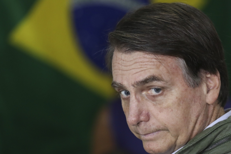 O presidente Jair Bolsonaro usou o Twiiter para ironizar pesquisa divulgada neste domingo, 7.