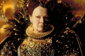 Judi Dench como Isabel I