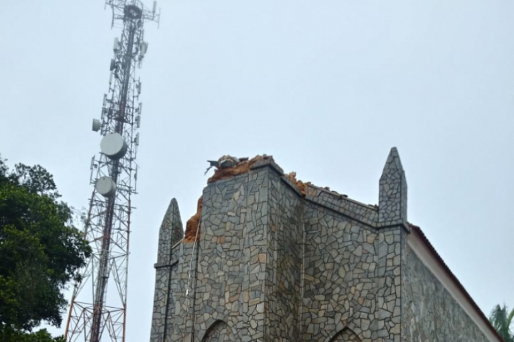 ￼ SOBRE torre da Igreja do Céu, em Viçosa do Ceará, havia imagem de Cristo Redentor esculpida pelo italiano Agostinho Ódisio Baomés em 1939 