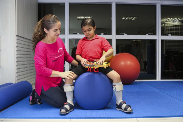 Pedro Pascoal, 10, tem distrofia muscular e se torna exemplo para outras crianças com a mesma doença, depois de participar de desfile no Shopping Iguatemi Fortaleza.