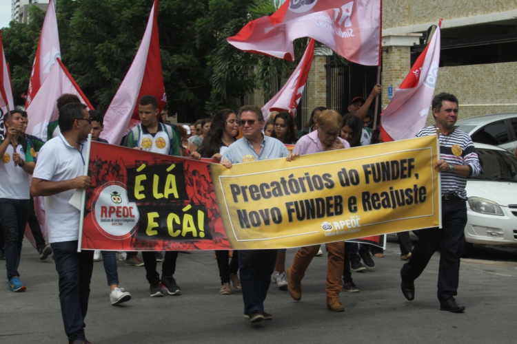 Passeata dos professores do Ceará, em luta pelo Fundeb e dos Precatórios para a Educação. 