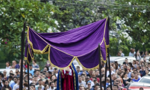 ￼PROCISSÃO do Senhor Morto no Centro de Fortaleza: tradição popular veio da Europa (Foto: Mateus Dantas)