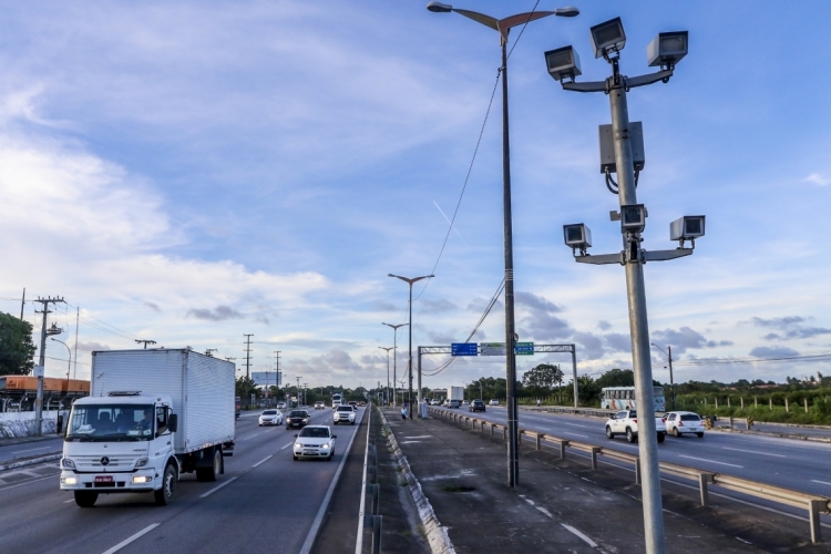 Malha rodoviária do Ceará será ampliada em 738 km com construção de estradas em 62 municípios 