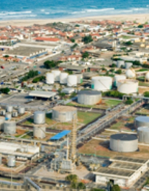 Vista aérea da refinaria Lubnor, em Fortaleza, que foi posta à venda pela Petrobras como parte do programa de desinvestimentos da estatal