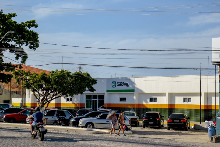 Prefeitura de Cascavel, a 63 km de Fortaleza.