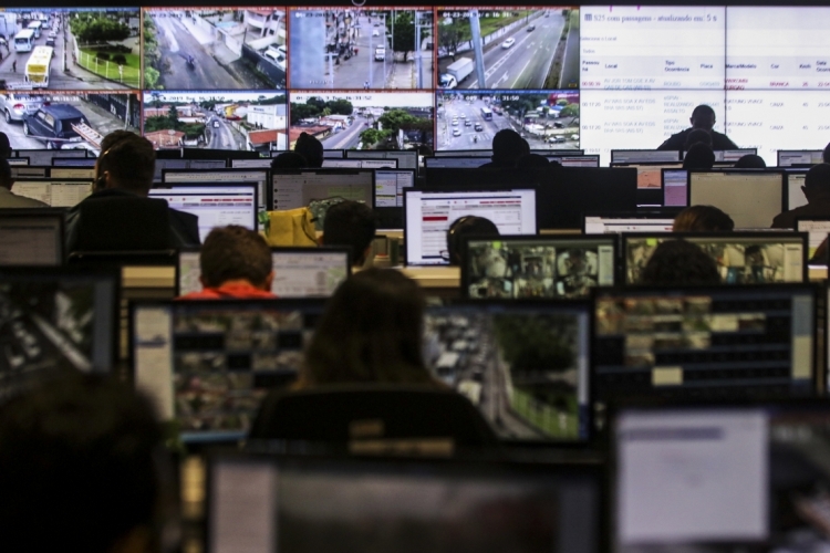 Sala de monitoramento da Central Integrada de Operações de Segurança (Ciops)