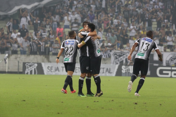 Ricardinho foi o autor do primeiro gol do jogo