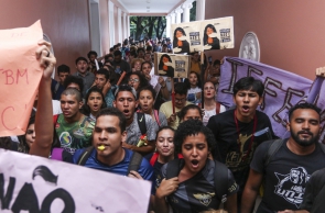 FORTALEZA, CE, BRASIL,  20-05-2019: Alunos do IEFES protestam por transporte e segurança na UFC. (Foto: Alex Gomes/O Povo)