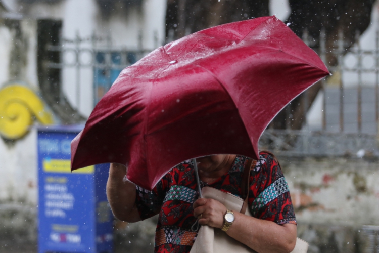 A previsão da Funceme para esta terça-feira, 14, é de nebulosidade variável em todas as regiões com possibilidade de chuva na faixa litorânea