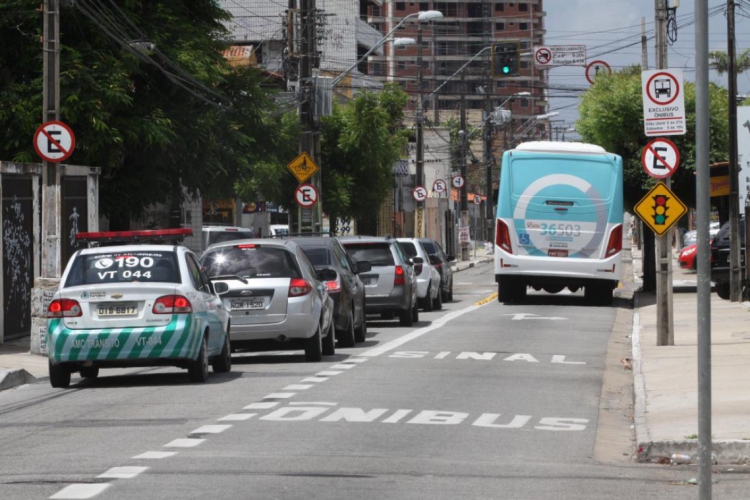 O objetivo é agilizar o trânsito para quem utiliza transporte coletivo