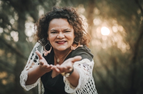 Aparecida Silvino leva seus 30 anos de experiência para show ao lado de Thiado Almeida 