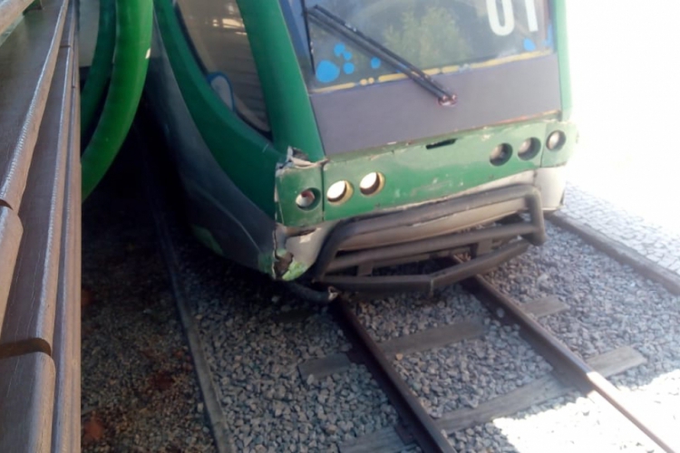 Acidente com metrô do Cariri deixa quatro pessoas feridas.