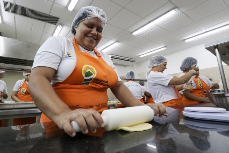 Escola de Gastronomia Social Ivens Dias Branco oferta 150 vagas para cinco cursos gratuitos que vão acontecer em dezembro