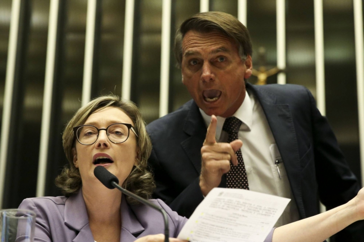 Bolsonaro e Maria do Rosário em plenário