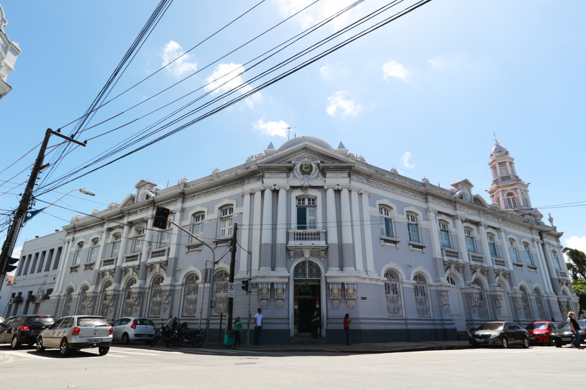 Fachada do prédio da Sefaz, localizado na avenida Pessoa Anta, no Centro de Fortaleza. (fotos: Tatiana Fortes/ O POVO) (Foto: TATIANA FORTES)