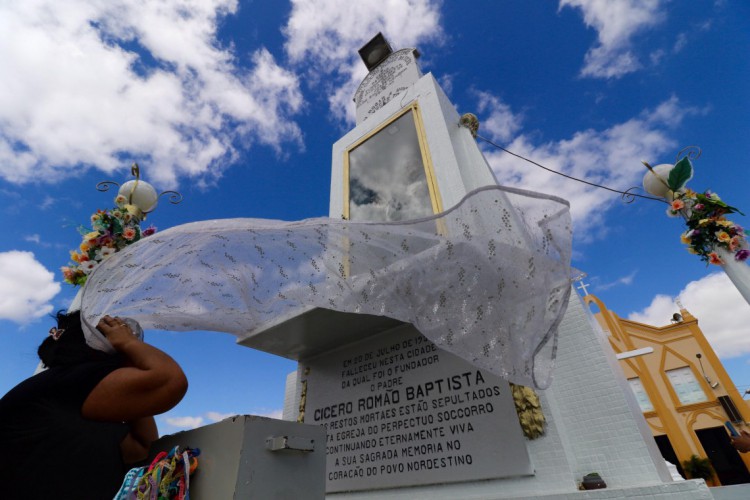 JUAZEIRO DO NORTE, CEARÃ., BRASIL 18-07-2019: Preparativos para celebraÃ§Ã£o de morte de Padre CÃ­cero, igreja do Socorro.  (foto:Fabio Lima/OPOVO)