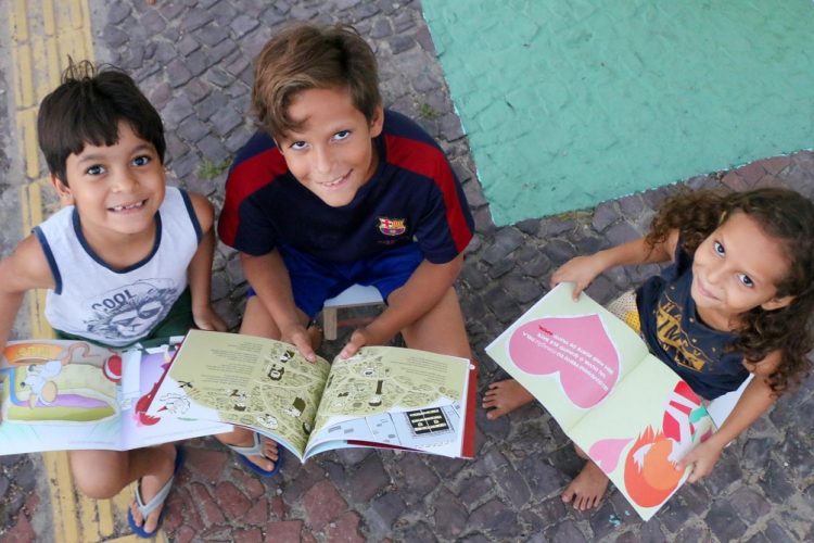 Atualmente, trabalha-se com procedimentos focados na alfabetização e letramento. Os conceitos foram compreendidos com o passar dos anos, a partir da análise dos fracassos de ensino individuais dos métodos fonético e construtivista.