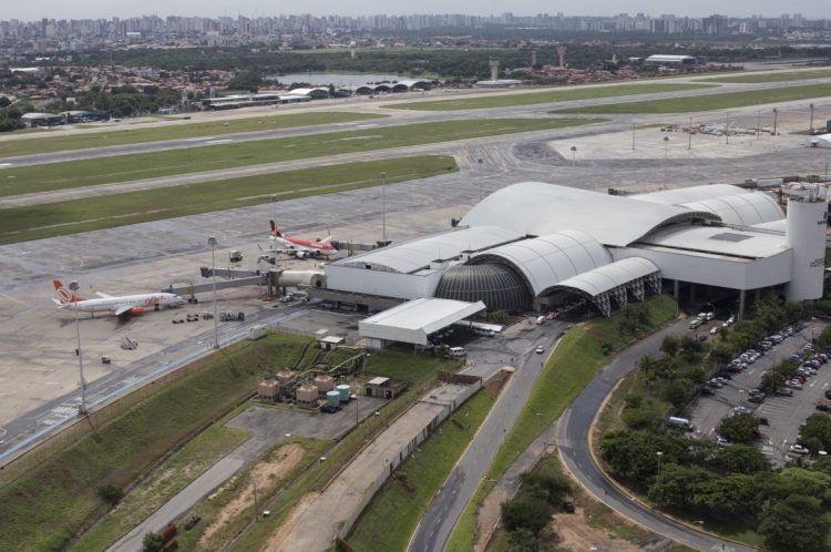 ￼Uma inspeção foi feita na pista no início da noite deste domingo, 5, para que fosse garantida a segurança da operação no aeroporto