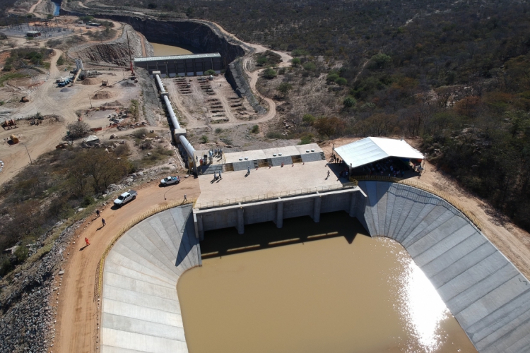 Barragem de Salgueiro (PE) em teste de bombeamento da terceira estação elevatória da Transposição do Rio São Francisco