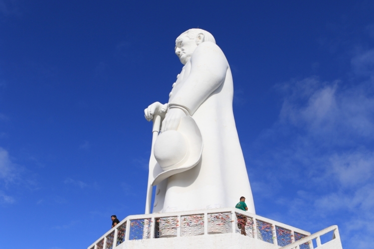 ￼Estatua de Padre Cicero, em Juazeiro: Interior tem dinâmica própria