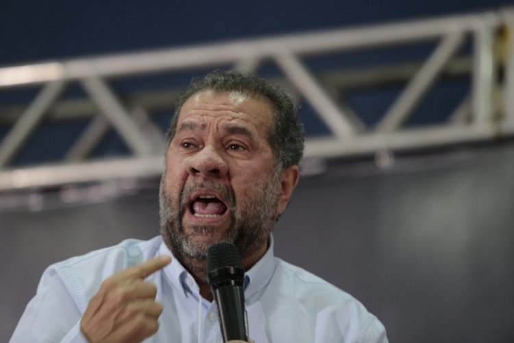 Carlos Lupi, Presidente nacional do PDT, faz campanha por Sarto hoje(foto: AURELIO ALVES)