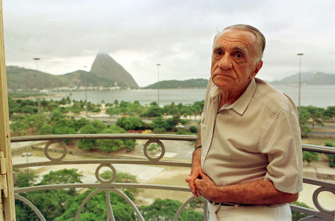 JOÃO Cabral de Melo Neto nasceu em Pernambuco e viveu muitos anos no Rio de Janeiro, onde morreu em outubro de 1999
 (Foto: CARLOS CHICARINO/AE)