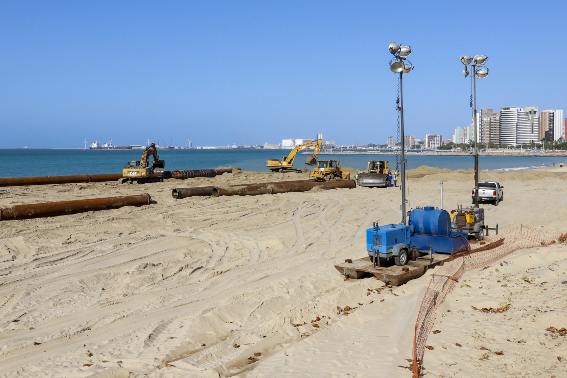 Obras de aterramento e requalificação do Aterro da Praia de Iracema e Avenida Beira Mar.(Foto: Alex Gomes/especial para o povo)