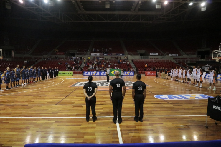 Jogo de basquete, válido pelo NBB, realizado no Centro de Formação Olímpica (CFO)