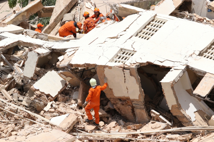 TRAGÉDIA EM FORTALEZA: Terceira morte no desabamento do edifício Andréa é confirmada; sete pessoas ainda nos escombros.