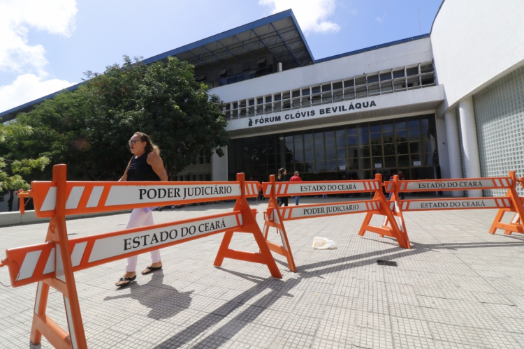 FORTALEZA, CE, BRASIL, 06-11-2019: Fachada do Fórum Clóvis Beviláqua. Imagem meramente ilustrativa