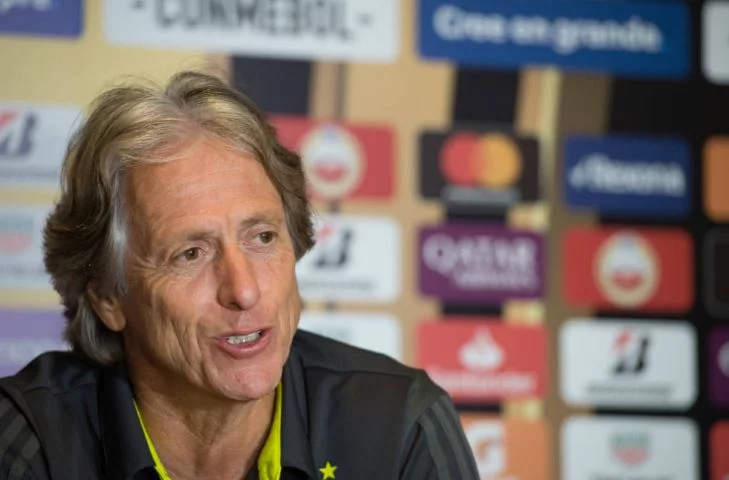 Na última segunda-feira, o técnico Jorge Jesus havia testado positivo fraco ou inconclusivo para o vírus.